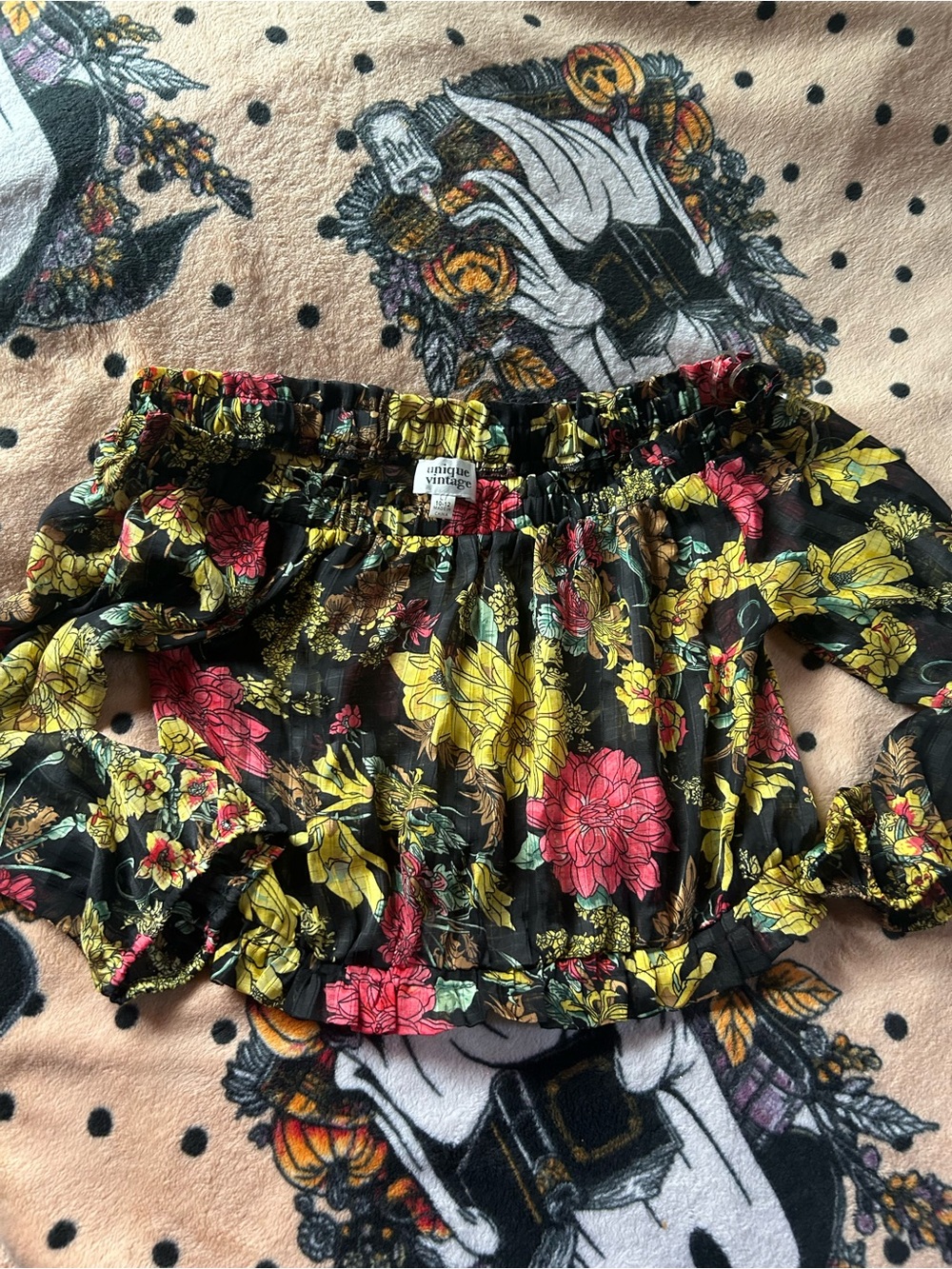 2-4-1 Unique Vintage Floral Off-Shoulder Crop Tops in Black & Mint - Picture 3 of 3